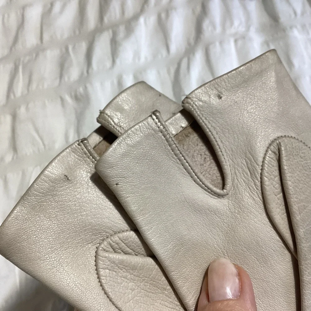 Womens Vtg Set Of Gloves Small Eyelet Cutout Leather & French Knot Fabric